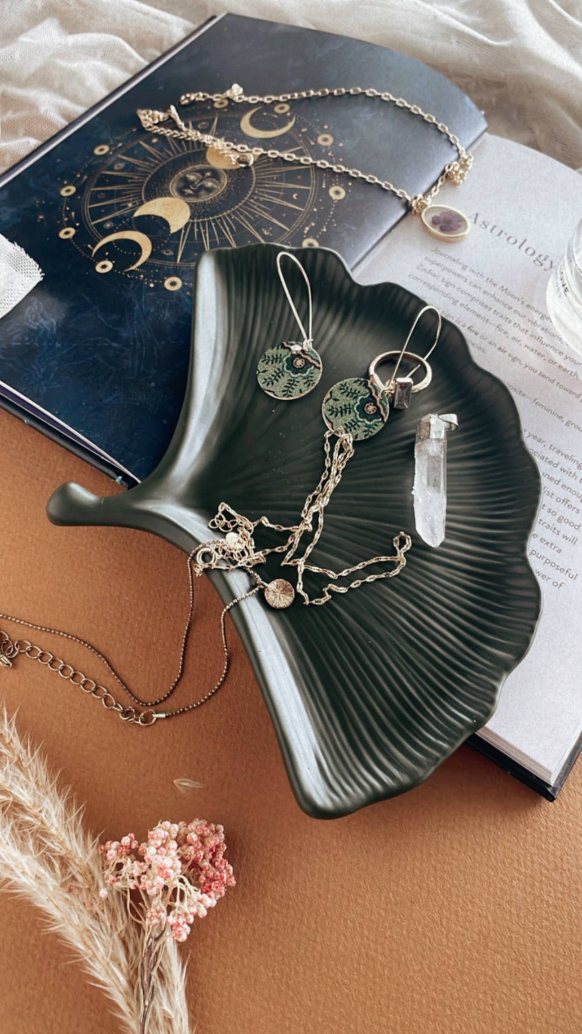 Leaf Ginkgo Tray | Eco Concrete Decor | Minimalist Decor |: Olive