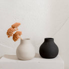 Round ceramic bubble ball vase raw handmade design: Beige / 1 hole