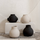Round ceramic bubble ball vase raw handmade design: Black / 1 hole