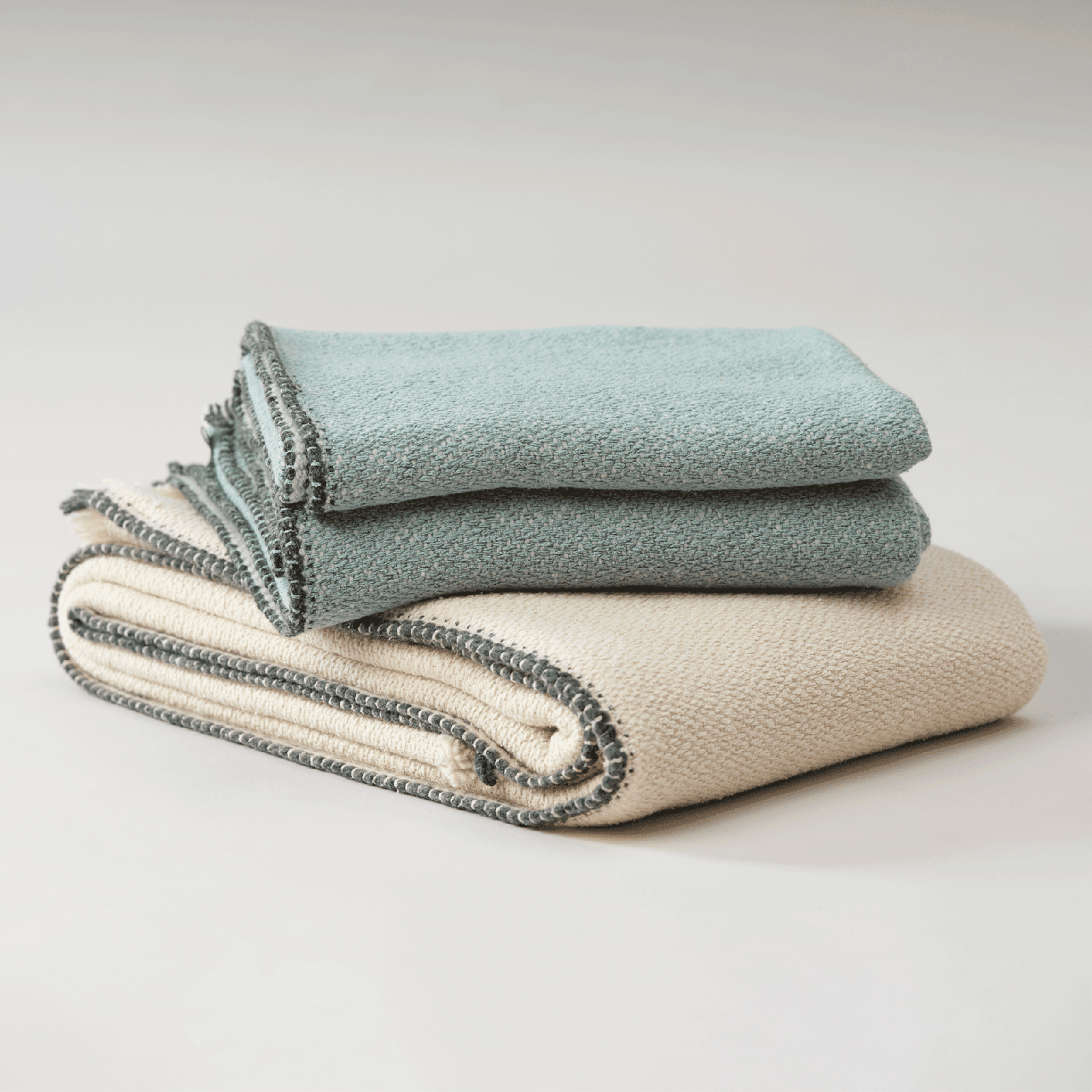 Hydra Throw in Turquoise